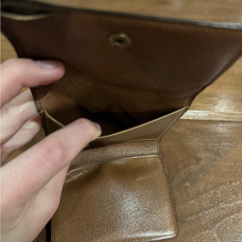 Louis Vuitton Monogram Card Holder - Picture 10 of 11